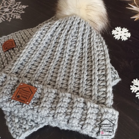 Czapka z pomponem i komin