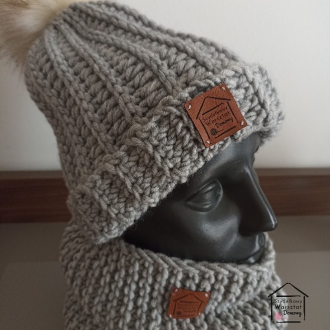 Czapka z pomponem i komin