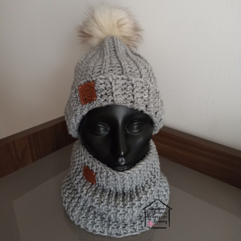 Czapka z pomponem i komin